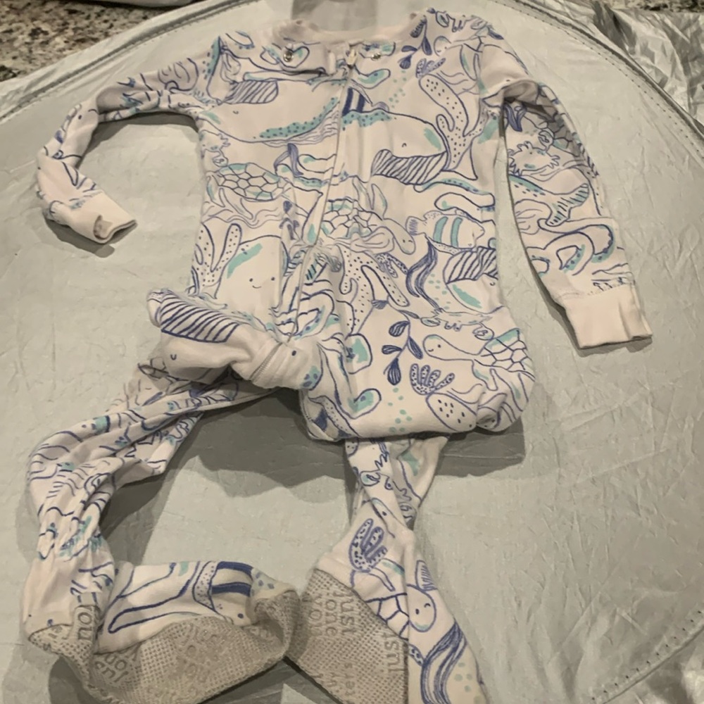 Little girls sleepers a set of 8